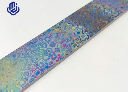 แผ่นไทเทเนียมดามัสกัส